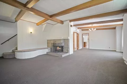 Living - 1701 E Jackson St, Bloomington, IL 61701 photo 1 of 7