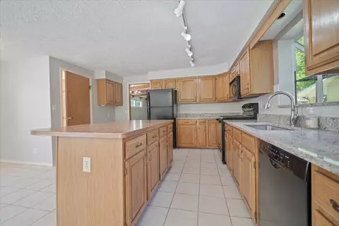 Kitchen - 1701 E Jackson St, Bloomington, IL 61701 photo 3 of 4