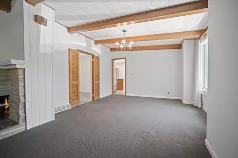 Living - 1701 E Jackson St, Bloomington, IL 61701 photo 4 of 7