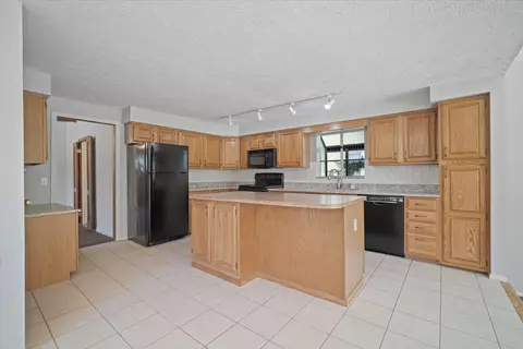 Kitchen - 1701 E Jackson St, Bloomington, IL 61701 photo 2 of 4