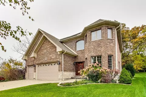 221 Parkway Ave, Lake Zurich, IL 60047