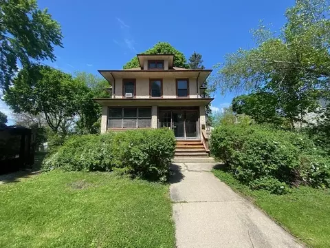 217 Charles St, Sycamore, IL 60178