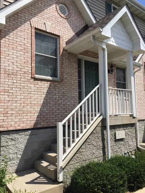 526 N Loves Rd, Cortland, IL 60112