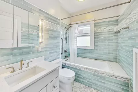 Bath - 174 Addison Rd, Riverside, IL 60546 photo 2 of 2