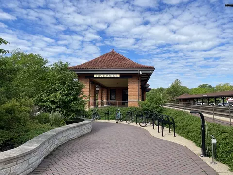 Exterior - 174 Addison Rd, Riverside, IL 60546 photo 13 of 14
