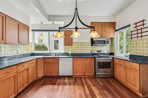 Kitchen - 174 Addison Rd, Riverside, IL 60546 photo 2 of 2