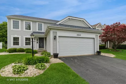 1500 Woodbury Cir, Gurnee, IL 60031