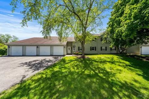 40 N Victoria Ln #F, Streamwood, IL 60107