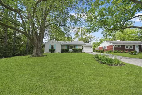 772 Dublin Dr, Mundelein, IL 60060