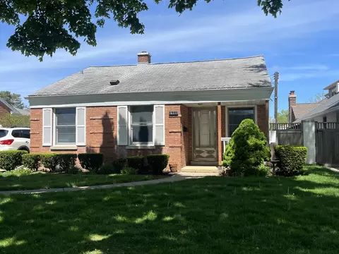 6944 W Cleveland St, Niles, IL 60714