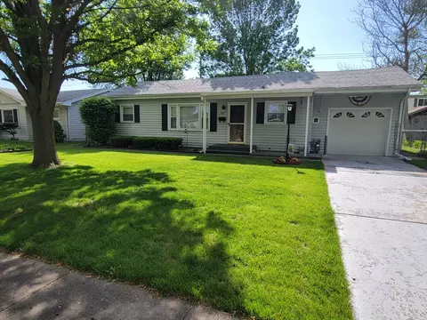 245 W Country Ct, Bourbonnais, IL 60914