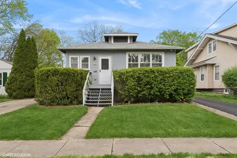 705 Chestnut St, Deerfield, IL 60015