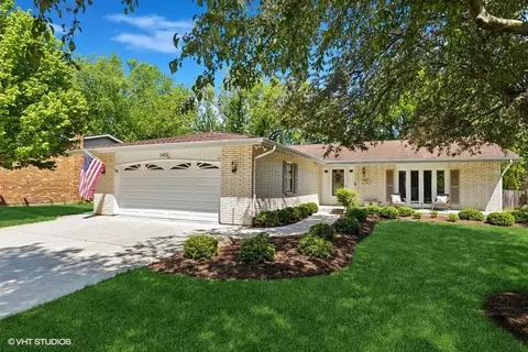 1433 N King George Ct, Palatine, IL 60067