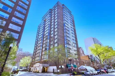 21 W Goethe St #12B, Chicago, IL 60610