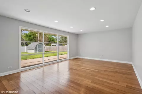 Living - 433 Turf Ln, Wheaton, IL 60187 photo 1 of 2