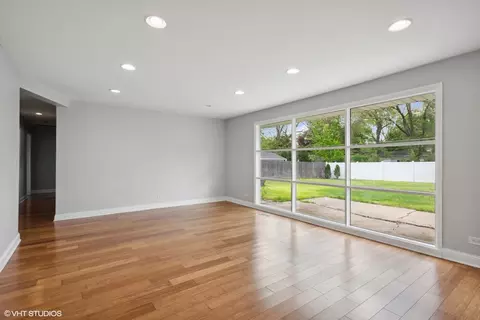 Living - 433 Turf Ln, Wheaton, IL 60187 photo 2 of 2