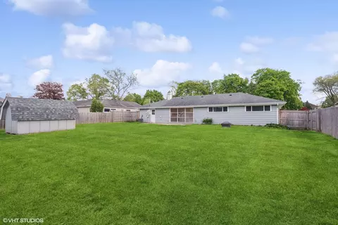 Exterior - 433 Turf Ln, Wheaton, IL 60187 photo 2 of 2