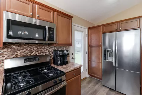 Kitchen - 51 Winding Way, Bloomington, IL 61705 photo 4 of 5