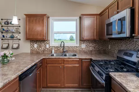 Kitchen - 51 Winding Way, Bloomington, IL 61705 photo 3 of 5