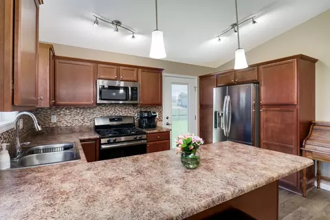 Kitchen - 51 Winding Way, Bloomington, IL 61705 photo 1 of 5