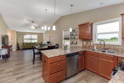 Kitchen - 51 Winding Way, Bloomington, IL 61705 photo 5 of 5