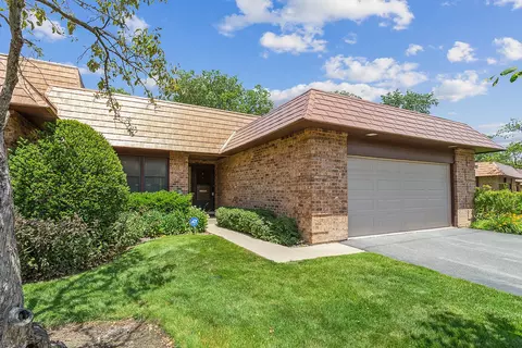 4010 Dundee Rd, Northbrook, IL 60062