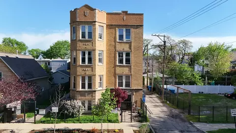 3222 W Beach Ave #3B, Chicago, IL 60651