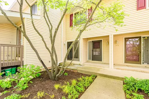 927 Hidden Lake Dr #0, Buffalo Grove, IL 60089