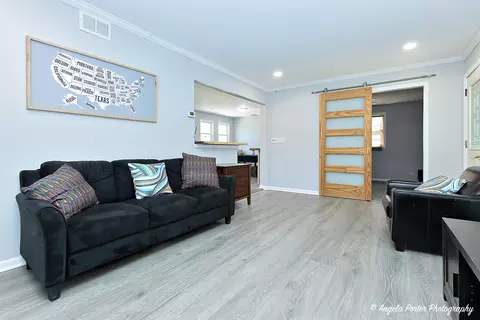 Living - 1304 Jasper Dr, Mchenry, IL 60051 photo 1 of 4