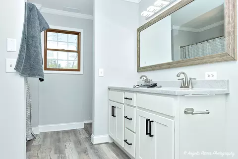 Bath - 1304 Jasper Dr, Mchenry, IL 60051 photo 2 of 2