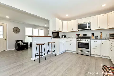 Kitchen - 1304 Jasper Dr, Mchenry, IL 60051 photo 3 of 3