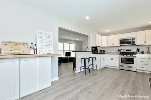 Kitchen - 1304 Jasper Dr, Mchenry, IL 60051 photo 2 of 3
