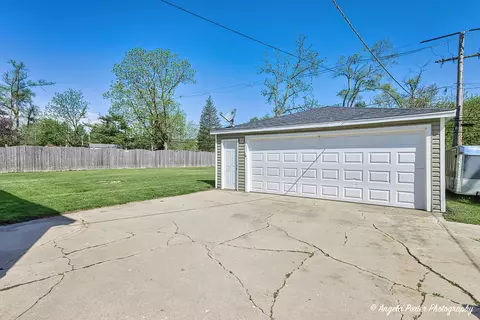 Exterior - 1304 Jasper Dr, Mchenry, IL 60051 photo 4 of 7