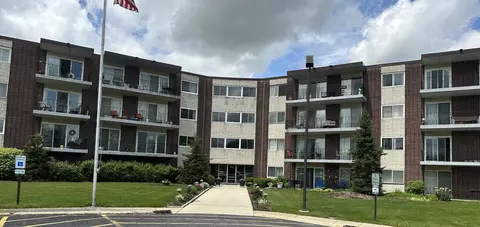 5540 Walnut Ave #33A, Downers Grove, IL 60515