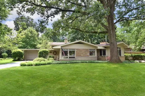 96 Golden Larch Ct, Naperville, IL 60540