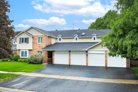 970 Benedetti Dr #D, Naperville, IL 60563