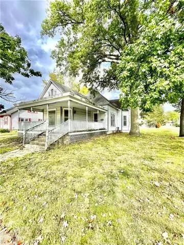 Exterior - 803 N 6th St, Marshall, IL 62441 photo 2 of 4