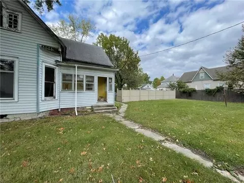 Exterior - 803 N 6th St, Marshall, IL 62441 photo 4 of 4