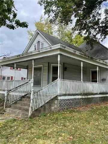 Exterior - 803 N 6th St, Marshall, IL 62441 photo 3 of 4