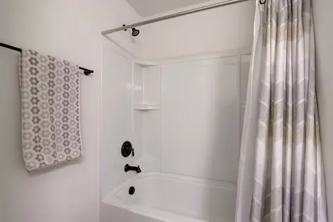 Bath - 2311 Lucent Ln, Naperville, IL 60563 photo 5 of 5