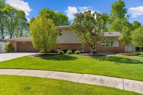 3304 Irondale Ct, New Lenox, IL 60451