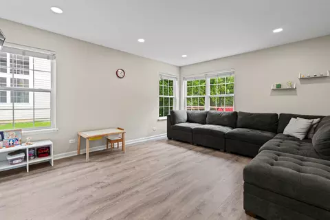 1365 Branden Ln, Bartlett, IL 60103 photo 13
