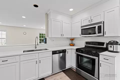 1365 Branden Ln, Bartlett, IL 60103 photo 9