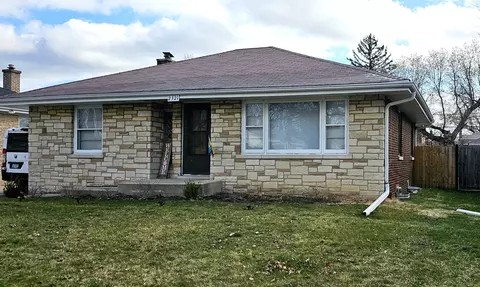 2321 S 18th Ave, Broadview, IL 60155
