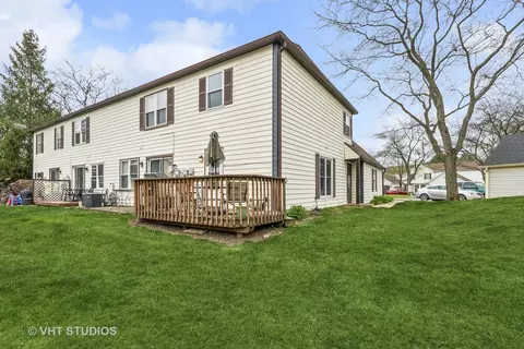 Exterior - 2450 Devonshire Ct, Aurora, IL 60502 photo 2 of 3