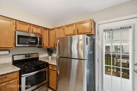 Kitchen - 2450 Devonshire Ct, Aurora, IL 60502 photo 1 of 2