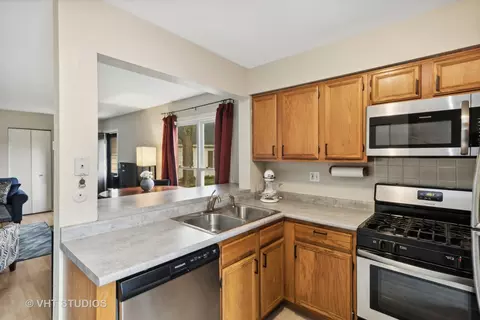 Kitchen - 2450 Devonshire Ct, Aurora, IL 60502 photo 2 of 2