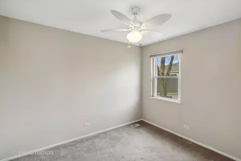 Bedroom - 2450 Devonshire Ct, Aurora, IL 60502 photo 2 of 2