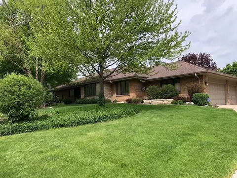 11 Norbert Dr, Hawthorn Woods, IL 60047