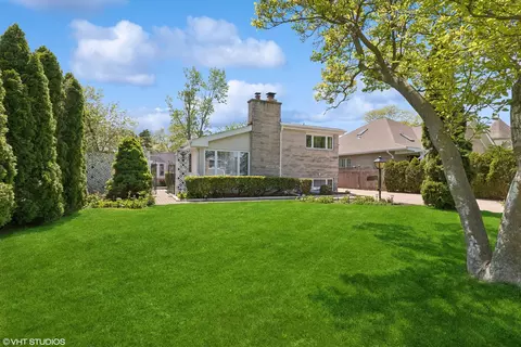 2527 Bel Air Dr, Glenview, IL 60025